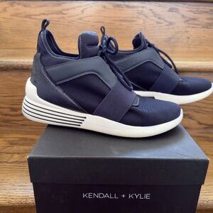 Kendall + Kylie Braydin Sneakers Navy Blue 8.5